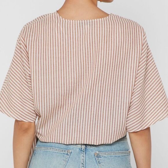Topshop Cropped V Neck Stripe Buckle Faux Wrap Top
Elbow Sleeve Boho Sz 2 - Picture 2 of 7